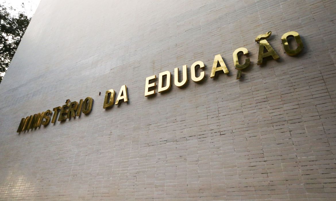MEC admite não ter verba para realizar o Enem