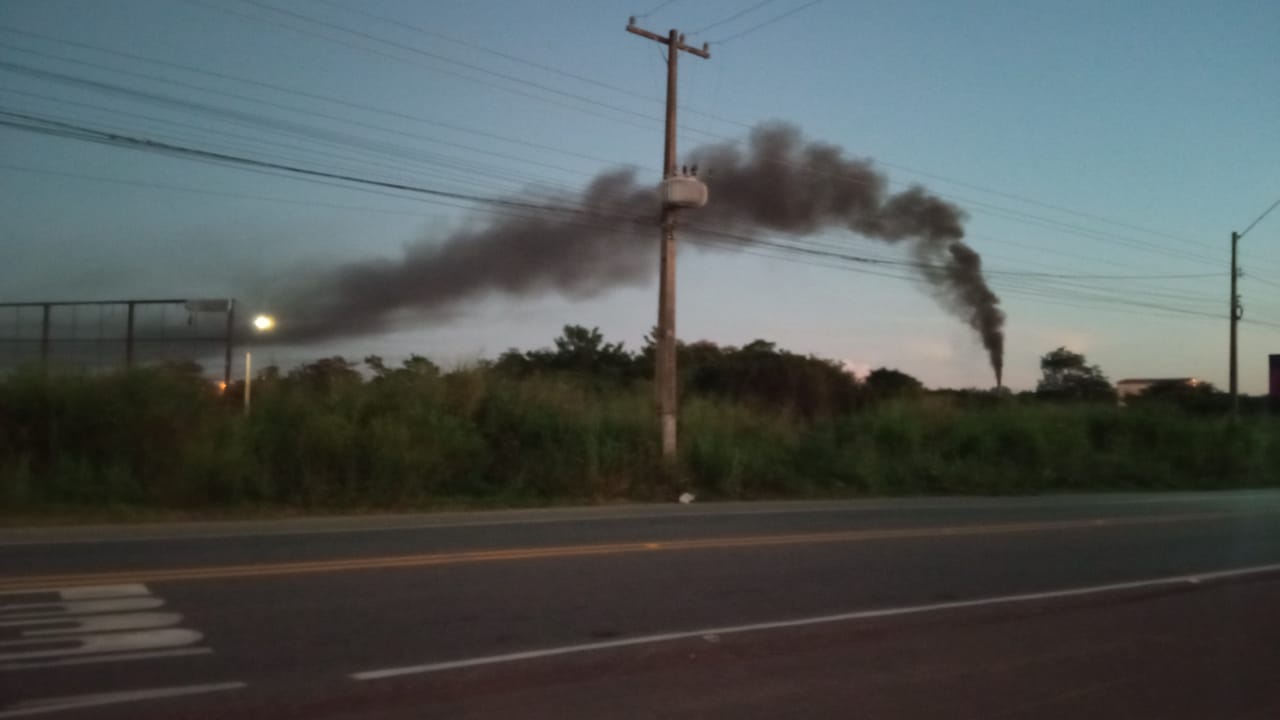 Fábrica de asfalto despeja sujeira em residências de Marabá
