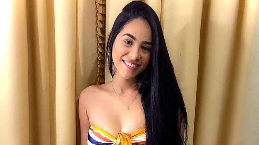 Jovem se arrepende após ser beijada por mais de 10 homens