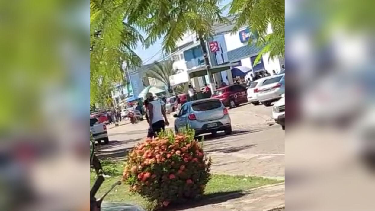 Policial reage a tentativa de assalto em frente a banco na Folha 31