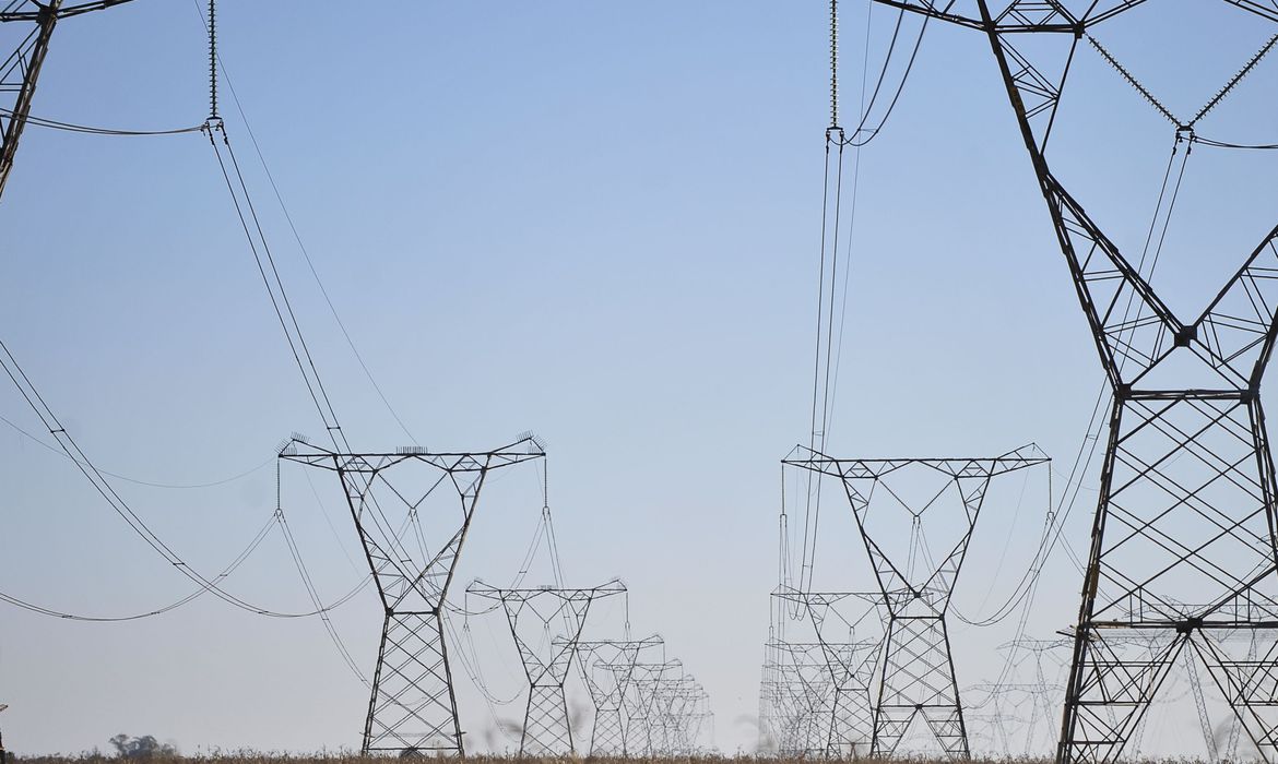 Senado aprova redução na tarifa de energia elétrica por cinco anos