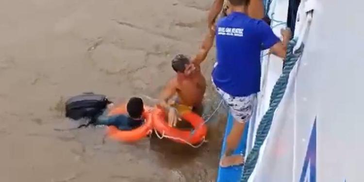 VÍDEO: Duas pessoas são socorridas após naufrágio em rio do Pará