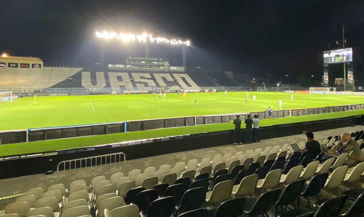 Vasco busca equilíbrio para embalar na Série B