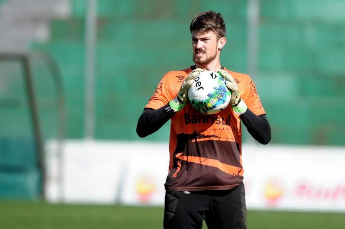 Paysandu contrata goleiro ex-Chapecoense e que jogou contra o Barcelona de Messi, Iniesta e Suárez