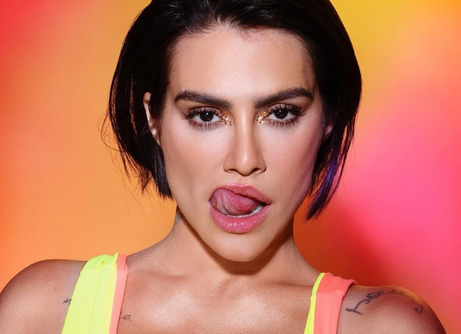 Cleo Pires posa de calcinha e salto alto e mostra tatuagem íntima