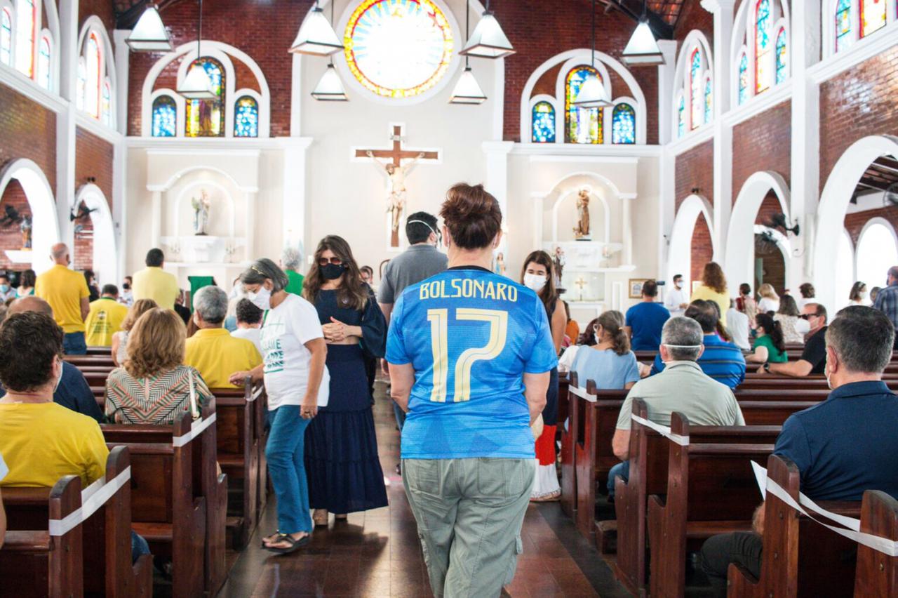Polícia é acionada para conter fúria de bolsonaristas em igreja