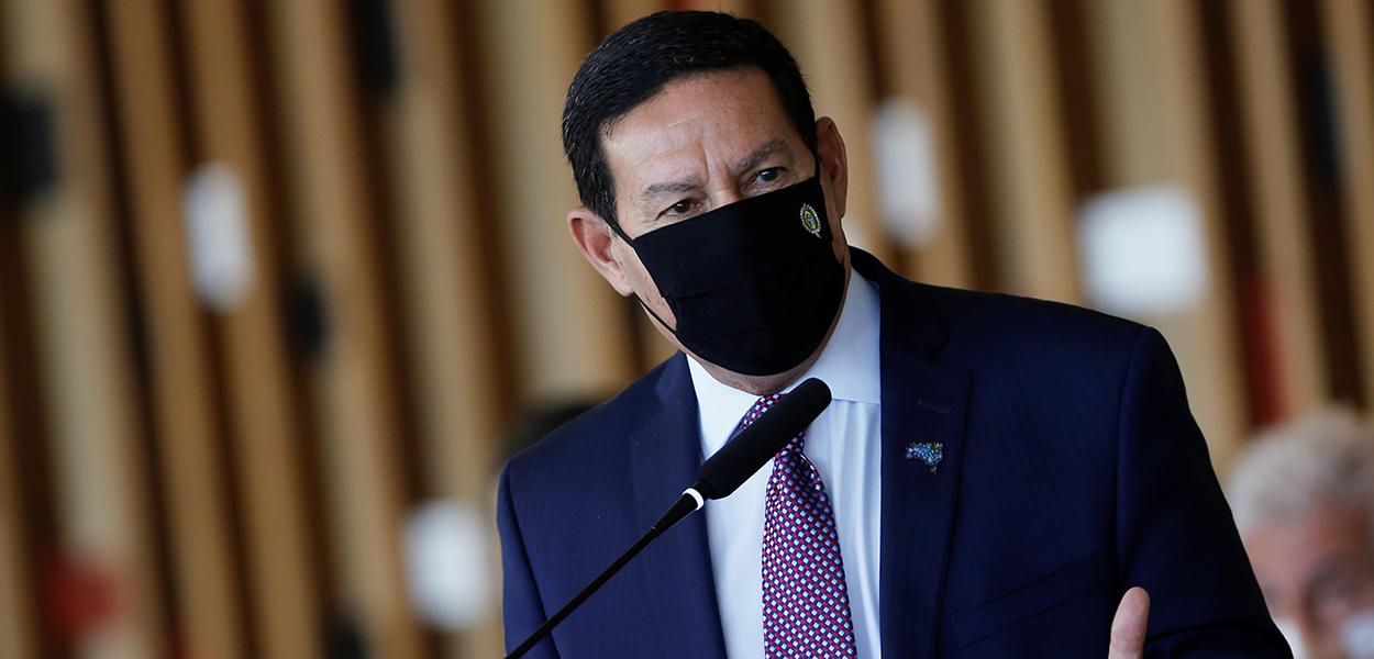 Mourão garante eleições após suposta ameaça de Braga Netto