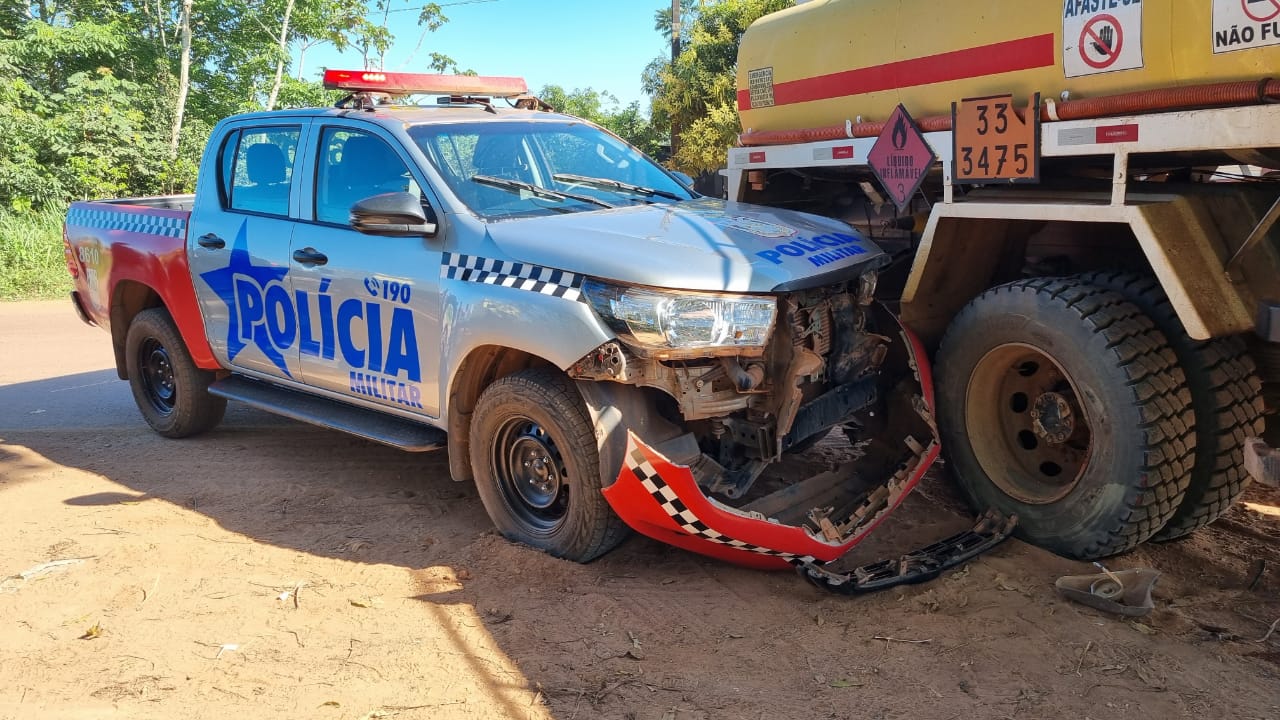 Viatura da PM colide contra caminhão no oeste do Pará