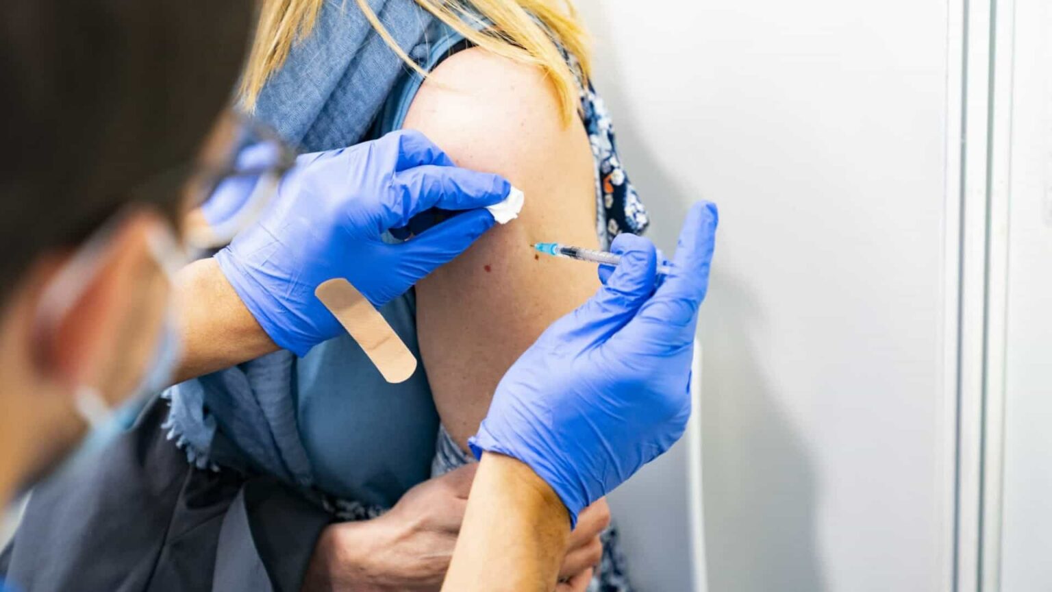 Pesquisa indica que quase 700 pessoas tomaram três doses de vacina no Pará