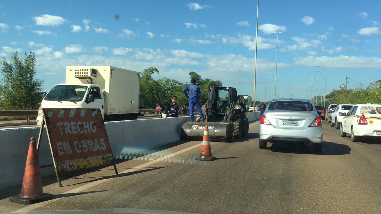 Congestionamento provocado por máquinas do Dnit aborrece motoristas em Marabá