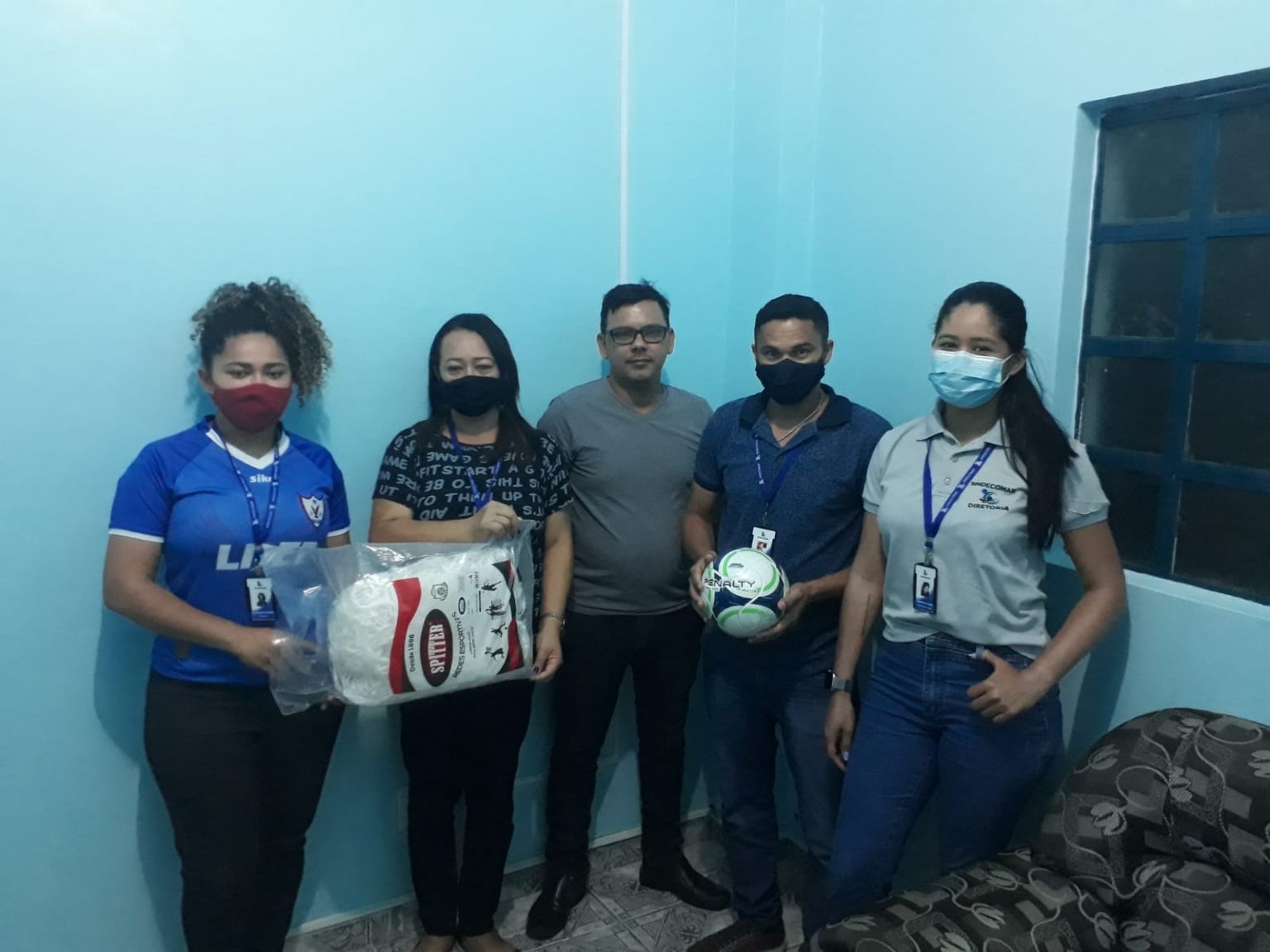 Sindecomar recebe artigos esportivos da Semel para clube social