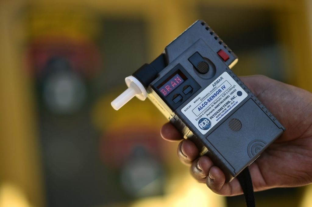 Bafômetro falha, mas motorista sem carteira é preso em Marabá