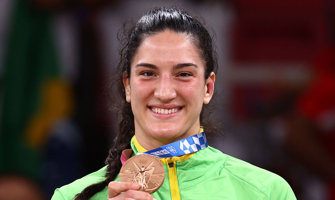 Mayra Aguiar faz história com 3ª medalha no judô