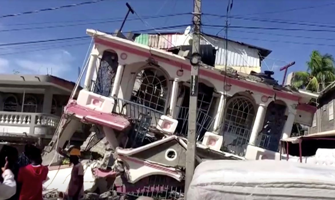 Brasil decide enviar missão humanitária ao Haiti