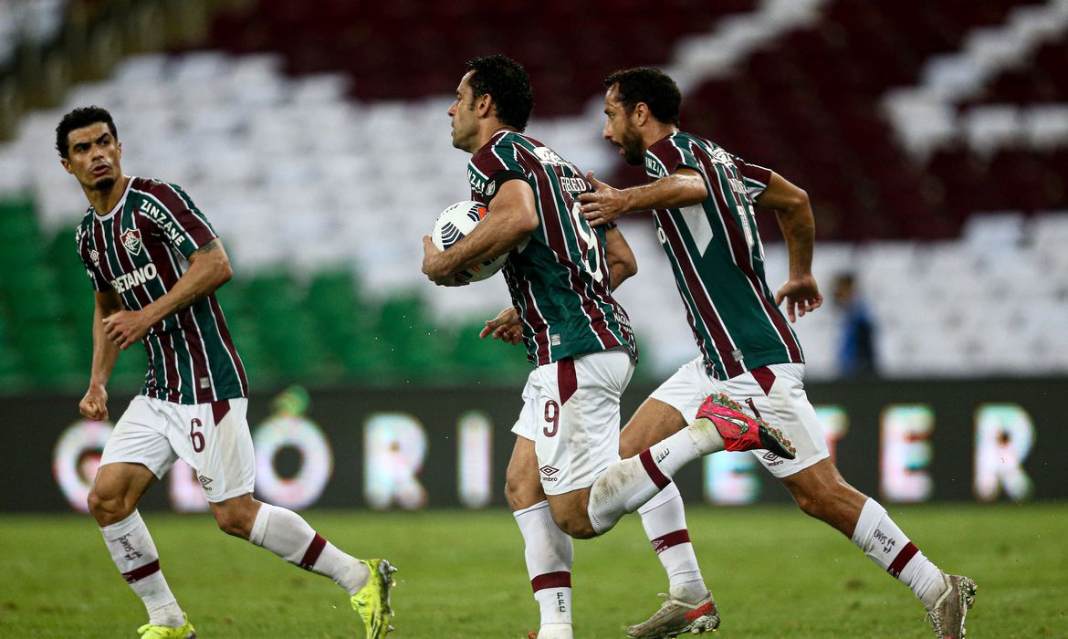 Em jogo agitado, Flu e Barcelona empatam pelas quartas da Libertadores