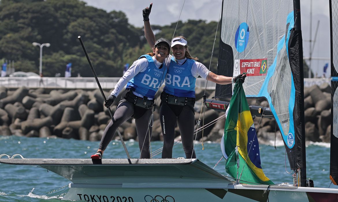 Martine Grael e Kahena Kunze conquistam medalha de ouro na vela
