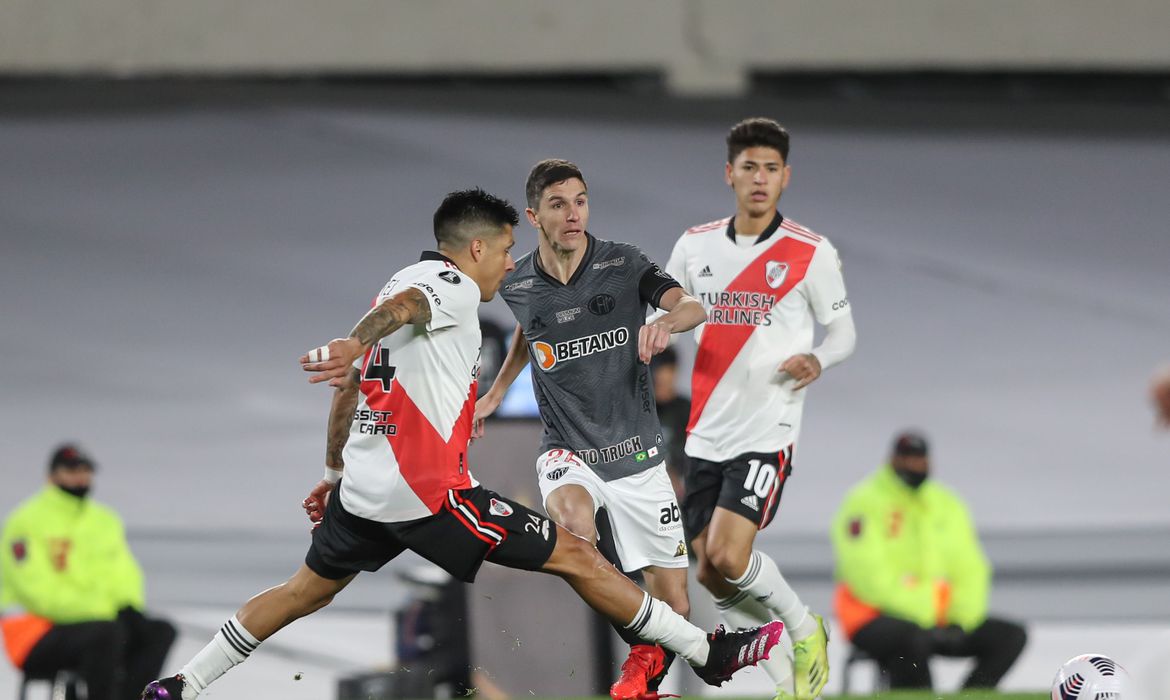 Atlético-MG vence o River Plate e fica a um empate das semifinais da Libertadores