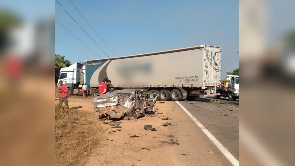 Carro fica esfacelado, mas motorista sai ileso de acidente próximo a Marabá