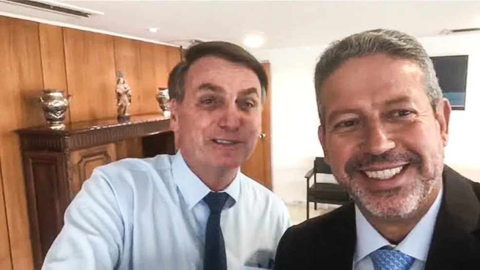 Bolsonaro tenta adiar votação da PEC do voto impresso