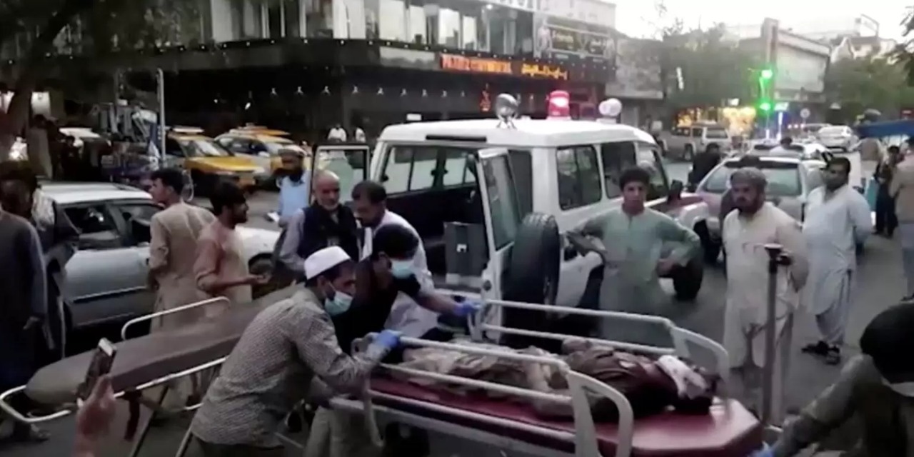 Estado Islâmico assume autoria de ataques em aeroporto no Afeganistão