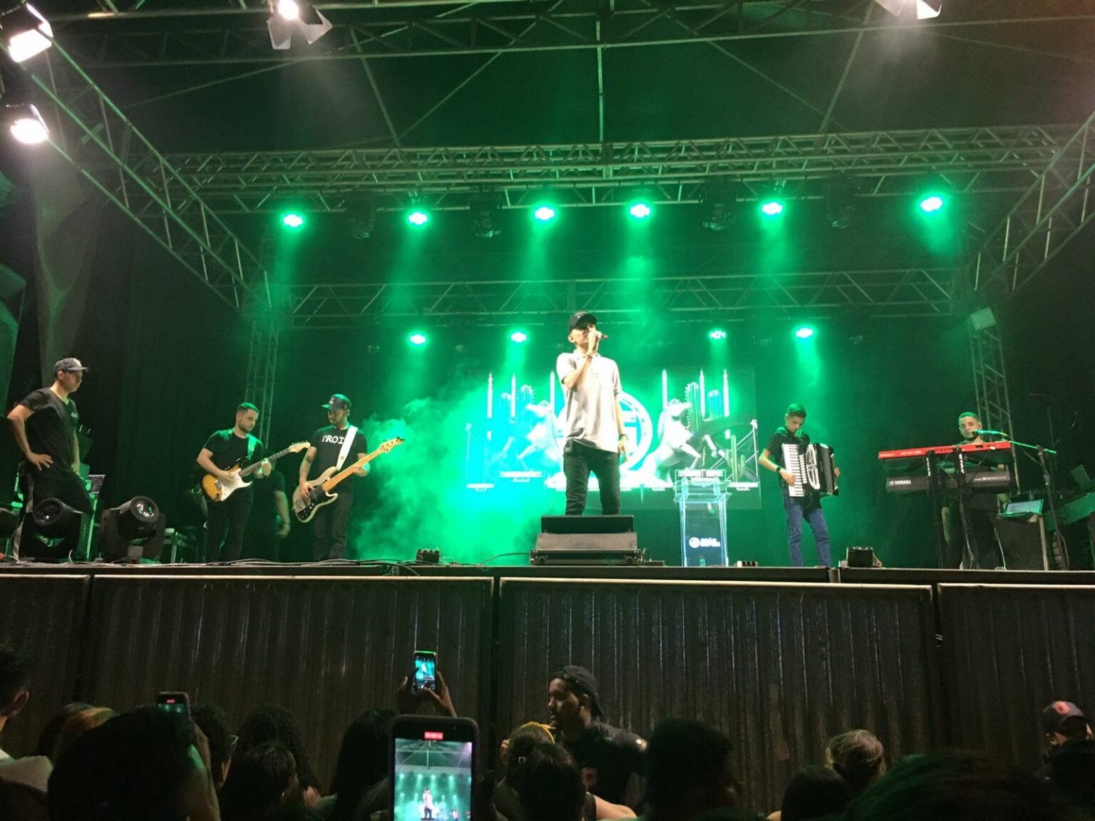 Show de João Gomes provoca aglomeração na Vila Sororó