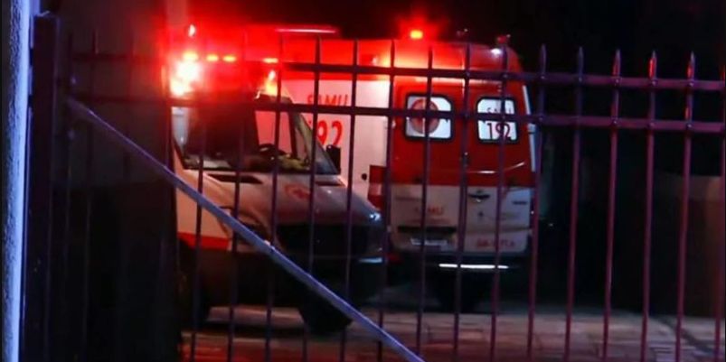 Moradores espancam suspeito de se masturbar enquanto espiava criança no banho