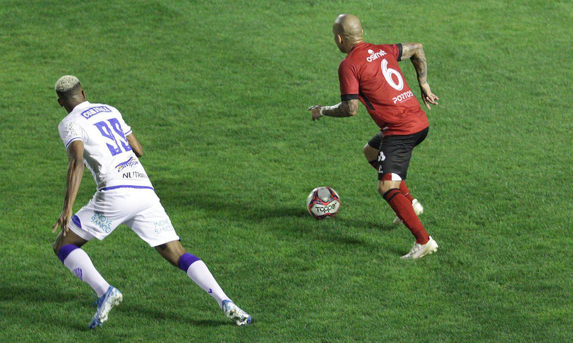 Brasil-RS perde para CSA e encerra turno na lanterna da Série B
