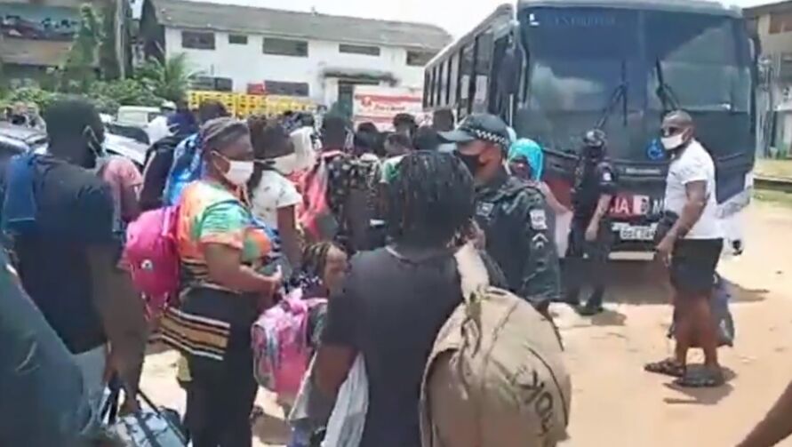 Polícia Federal intercepta barco com refugiados do Haiti