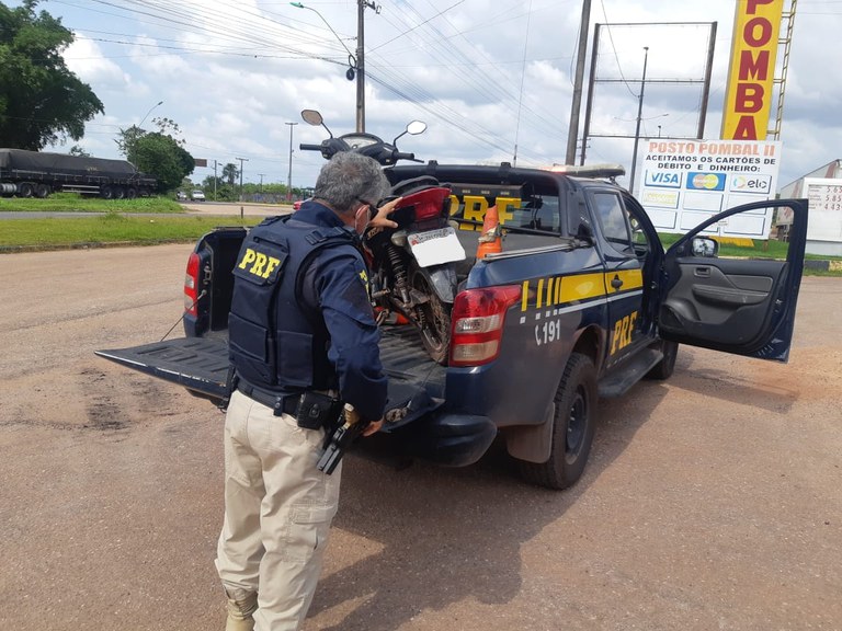 PRF recupera moto roubada e prende receptador no oeste do Pará