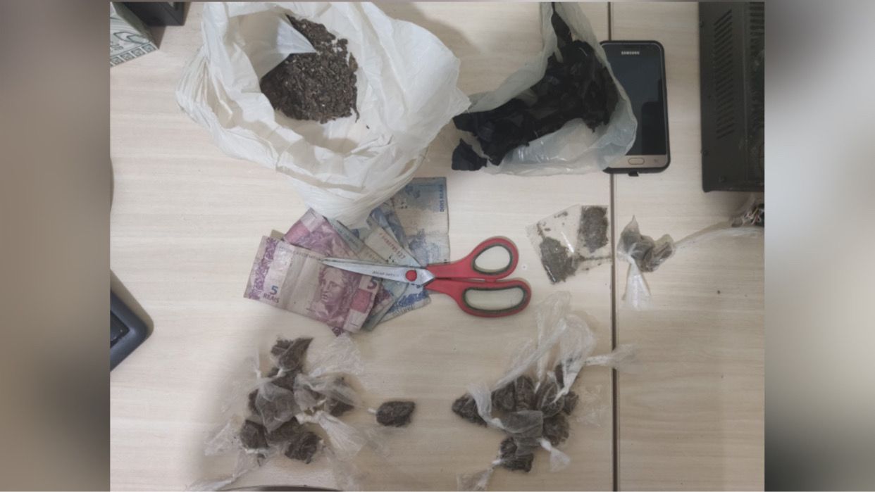 Polícia Militar prende traficante deitado em rede na Vila do Rato