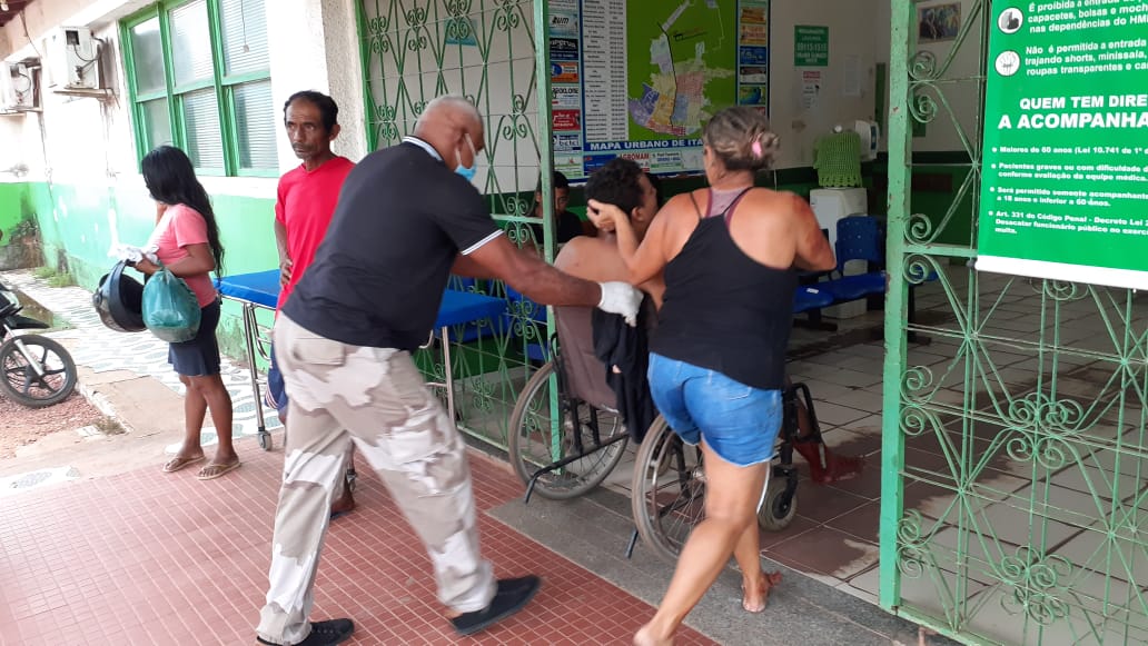 Homem é agredido com facão após oferecer celular como pagamento de conta