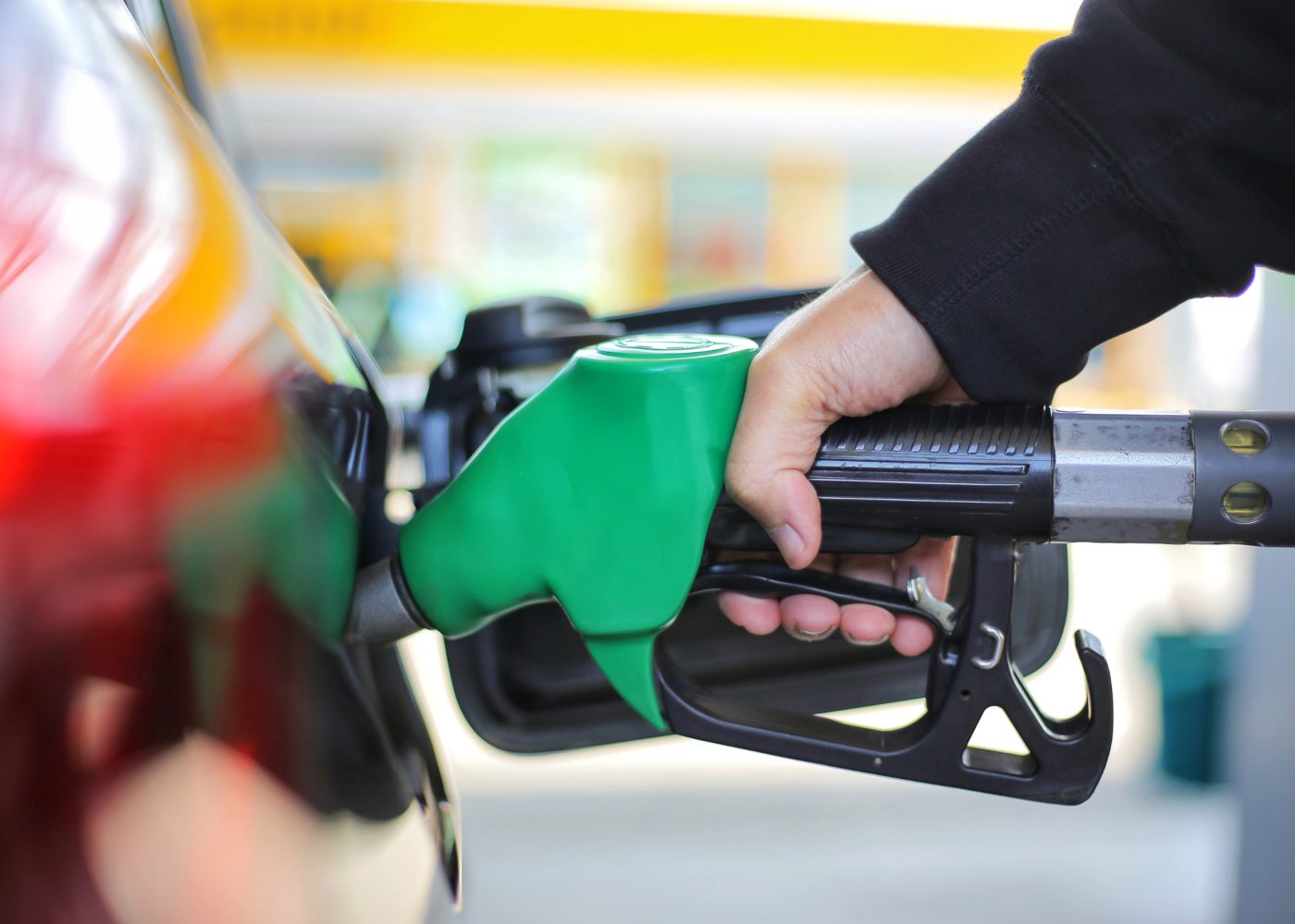 Preço da gasolina sobe pela 5ª semana consecutiva e chega a R$ 6,00 o litro