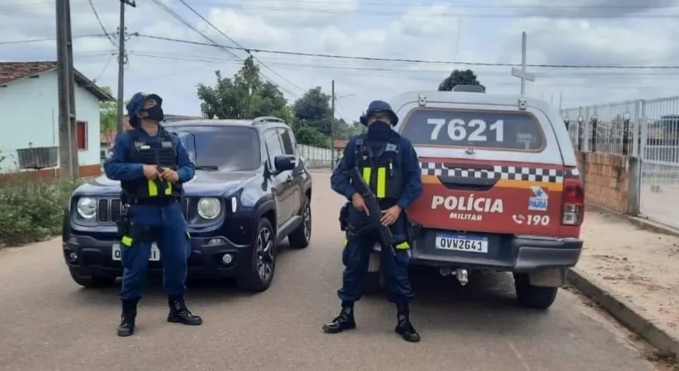 Motorista fura bloqueio policial e abandona carro que foi furtado em Marabá