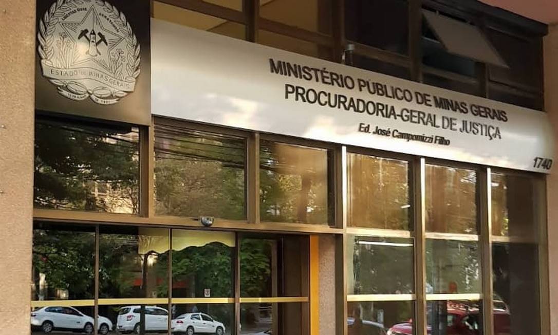 Mulher é presa por assediar adolescentes e ameaçar fazer massacre em escola