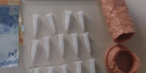 Dupla é flagrada com cocaína dentro de pênis de borracha