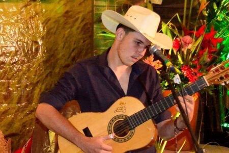 Cantor sertanejo morre aos 19 anos vítima de tumor cerebral
