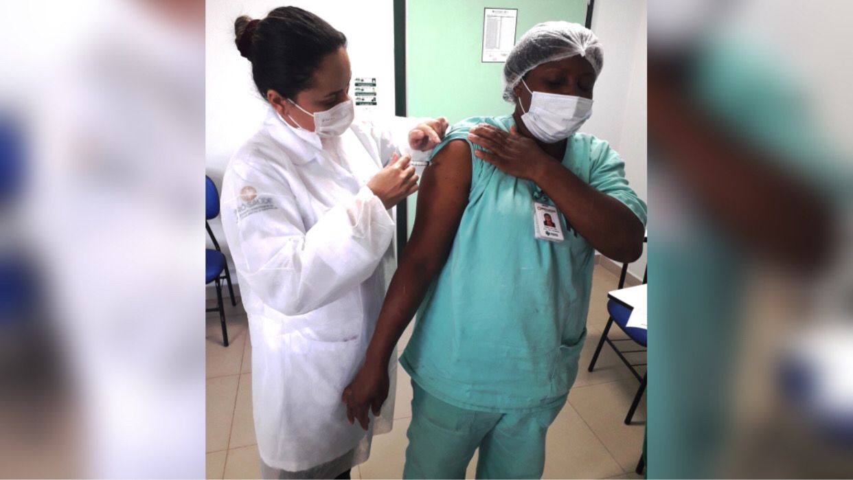 Profissionais do Hospital Regional de Marabá são vacinados com dose de reforço