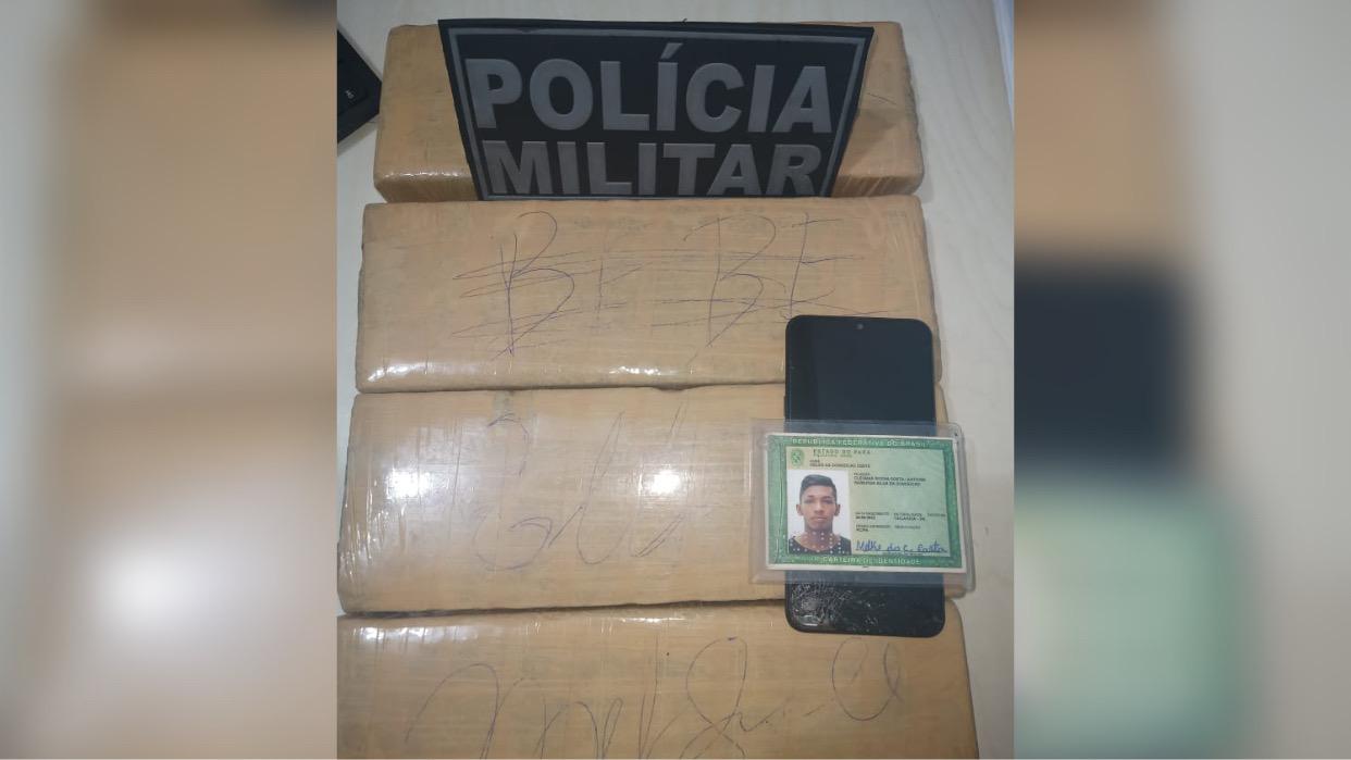 Traficante fica nervoso em ônibus e acaba preso com 4 barras de maconha