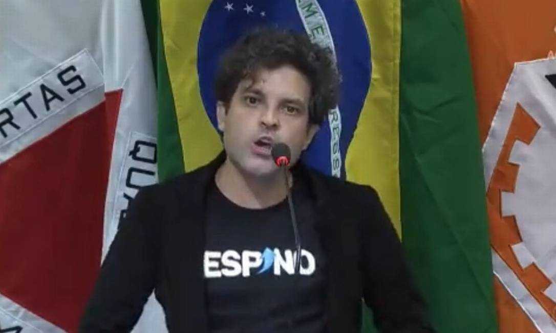 Vereador se exalta durante discurso e desmaia ao ter nome associado à ‘ideologia de gênero’