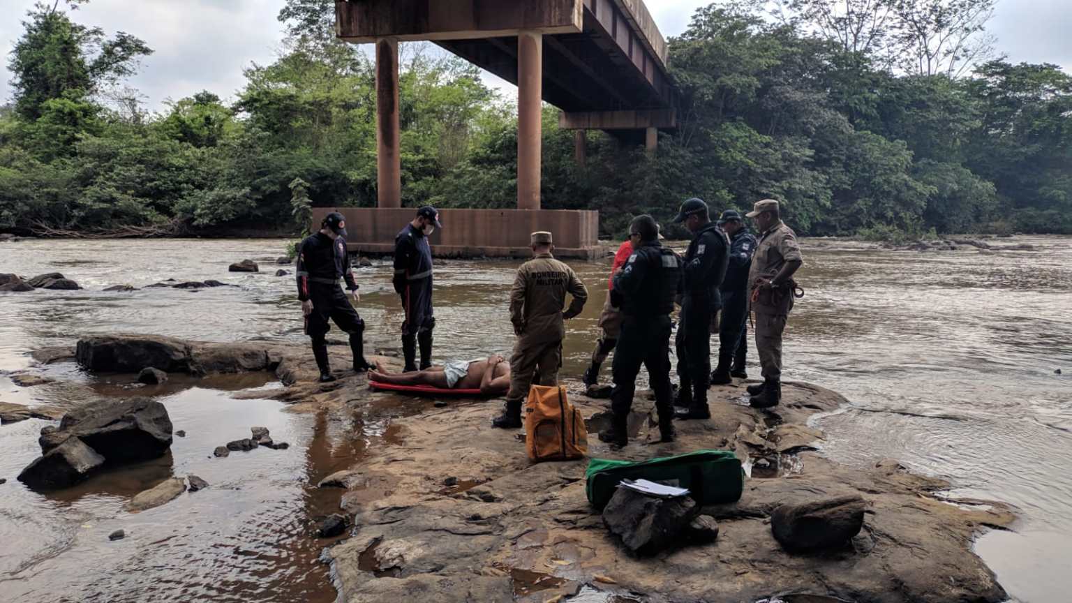 Homem sofre ameaça de morte e pula de ponte em Parauapebas