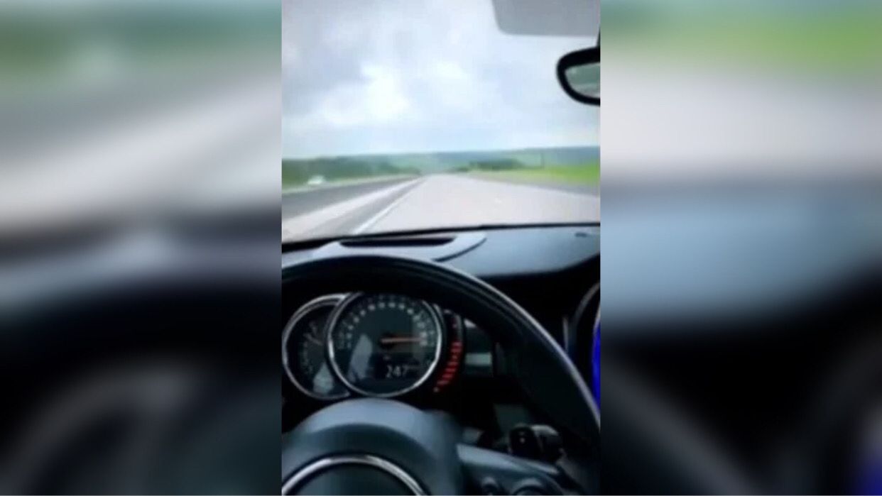 Funcionário de Gusttavo Lima faz vídeo dirigindo a 248 km/h em rodovia