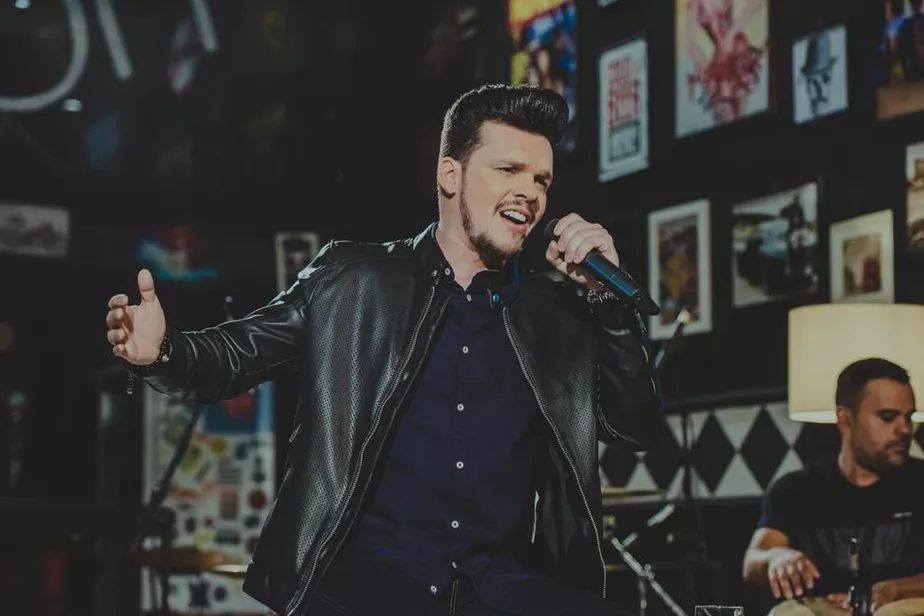 Sertanejo Thiago Costa passa por cirurgia após ser atropelado por lancha