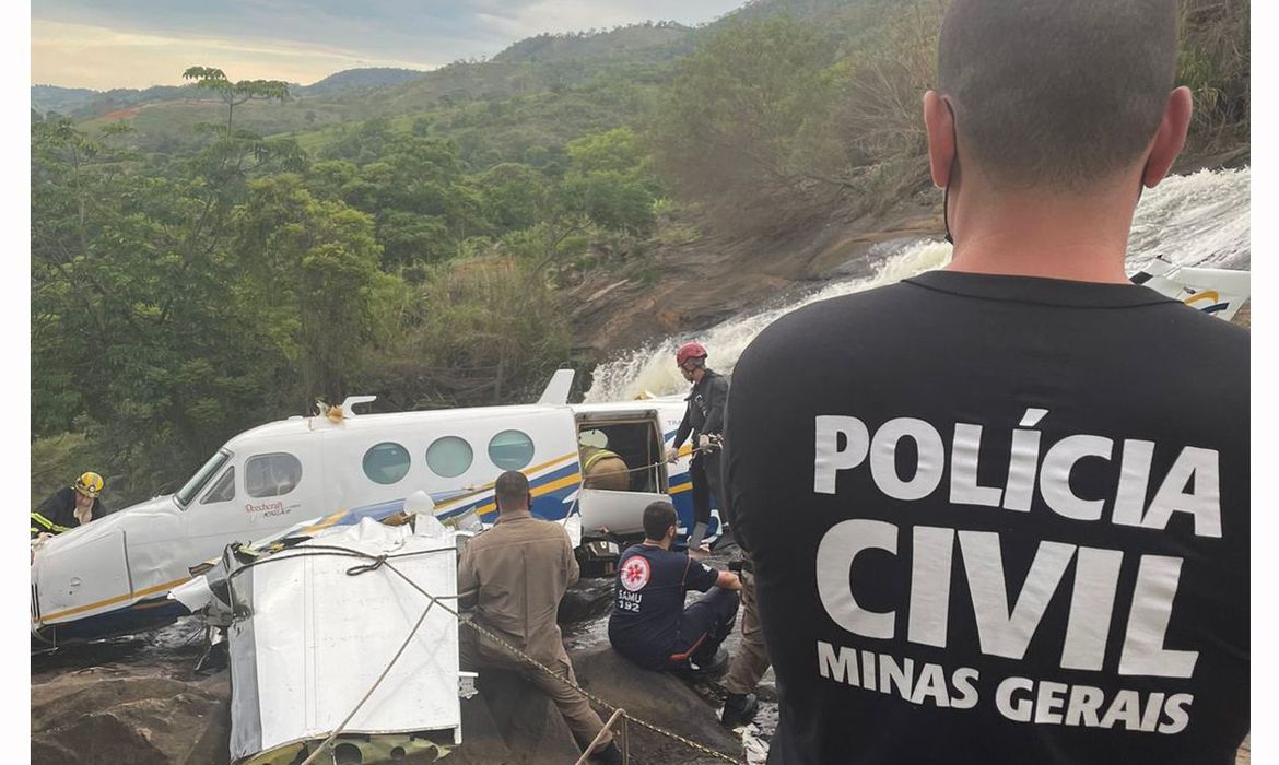Aeronáutica investiga causas do acidente que matou Marília Mendonça