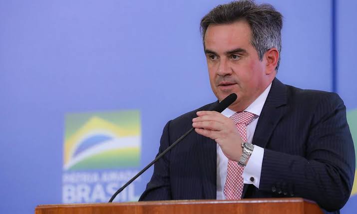 Ciro Nogueira completa cem dias na Casa Civil dividido entre papeis de amortecedor e político em campanha