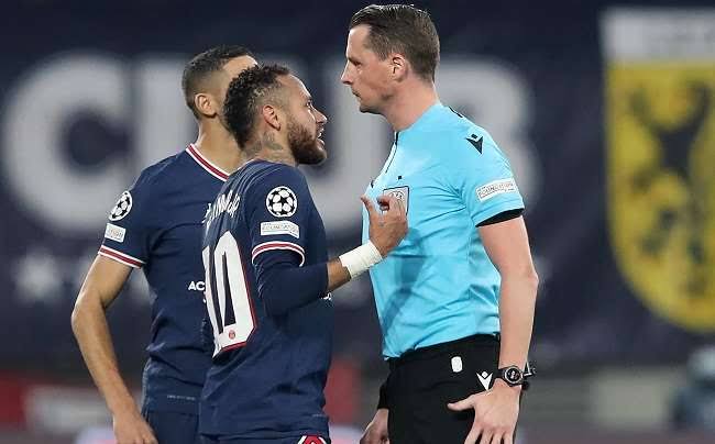 Técnico de time alemão detona juiz por causa de Neymar