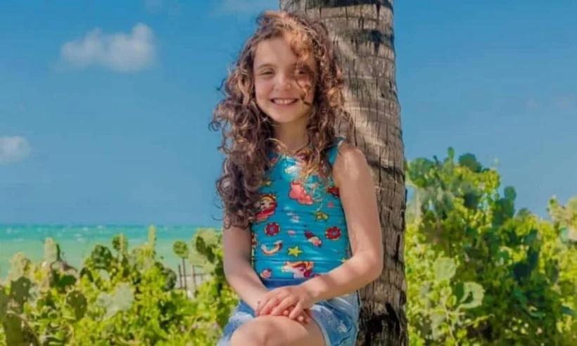 Menina de 10 anos morre afogada após ter cabelo sugado por ralo de piscina