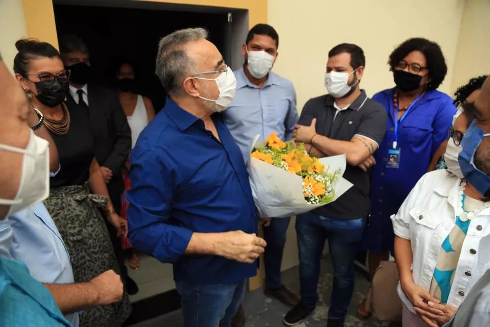 Prefeito de Belém reassume cargo após passar 46 dias internado