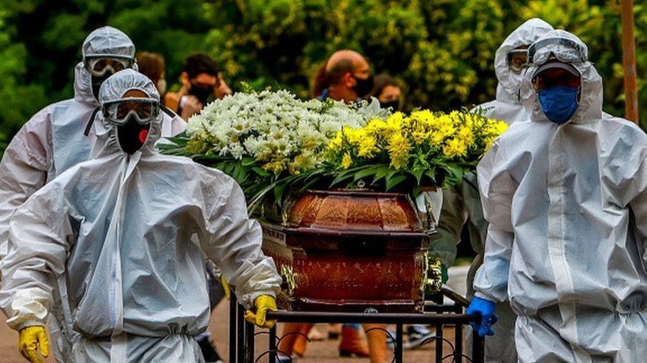 Média móvel de óbitos por covid-19 é a menor desde abril de 2020