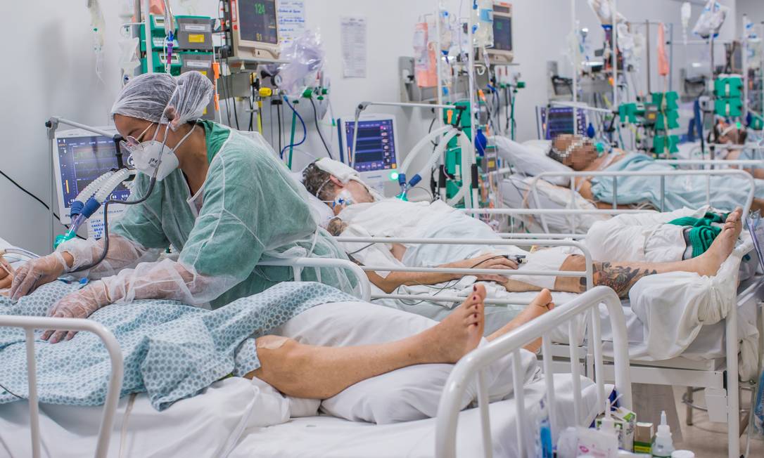Média de mortos por Covid no Brasil cai abaixo de 200 pela primeira vez desde abril de 2020