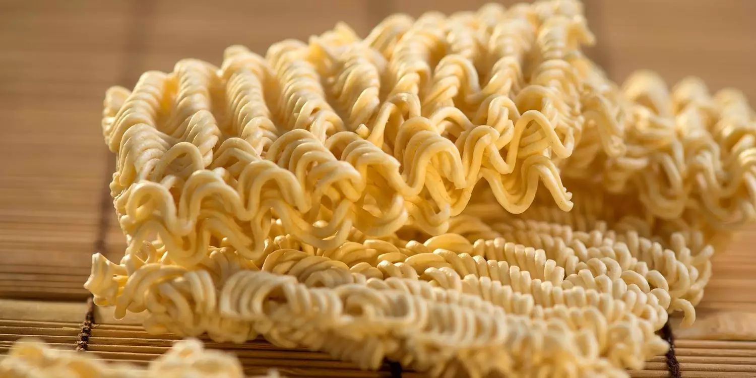 Cinco crianças morrem após comer macarrão instantâneo